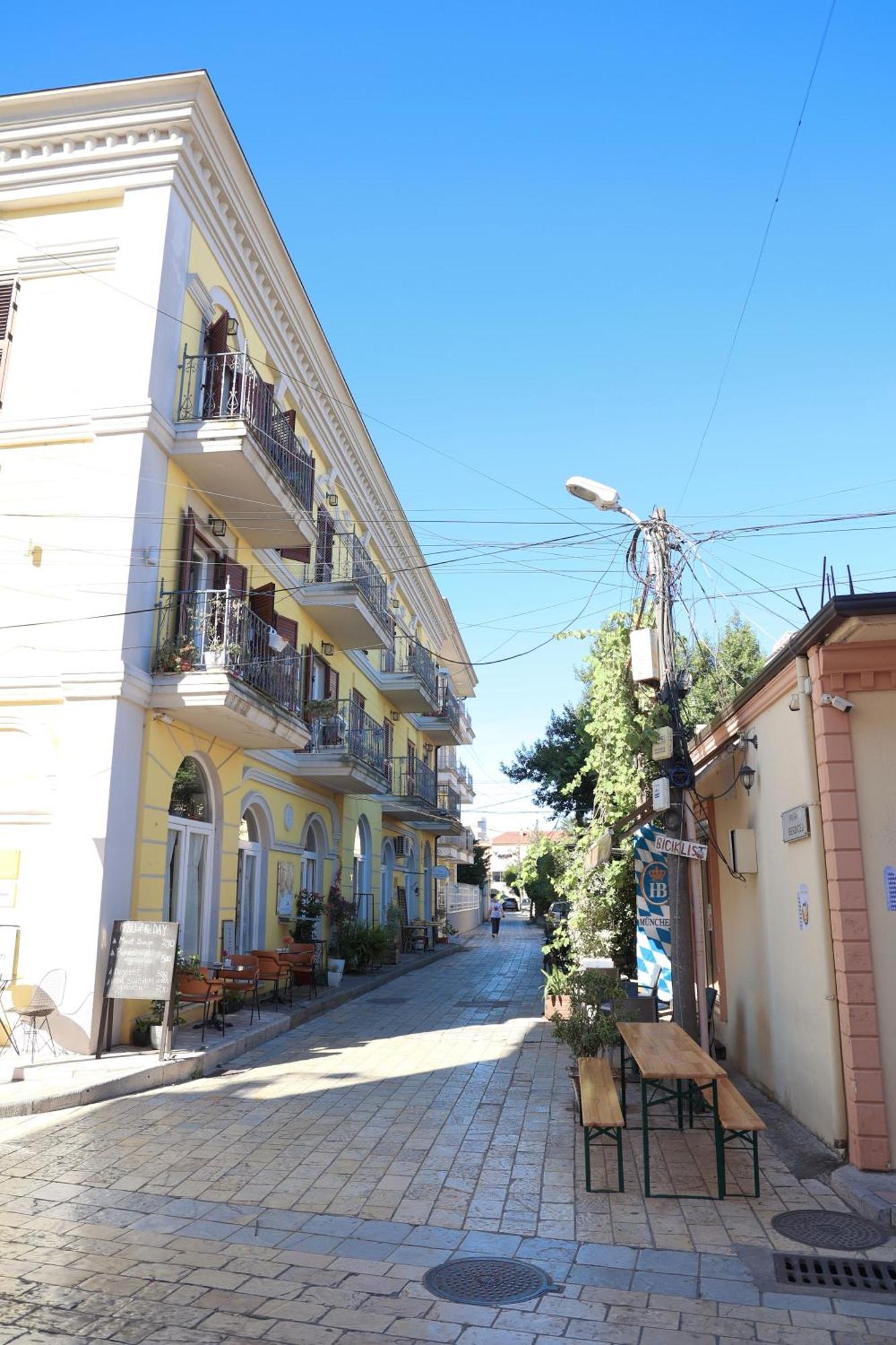 Eras * Szkodra